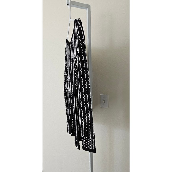 LEO & UGO Women's Black & White Striped Pullover Fit & Flare Zip Sweater Sz US 8 - Picture 4 of 14